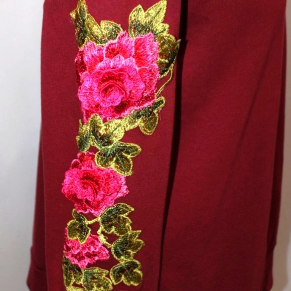 Hannah Burgundy Sweatshirt with Embroidery Floral Sleeves - Picture 4 of 12
